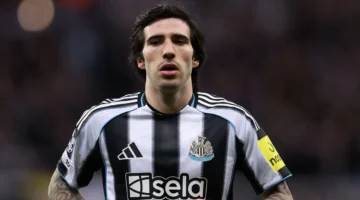 وكيل تونالي يكشف حقيقة ارتباط نجم نيوكاسل بقطبي الدوري الإنجليزي الممتاز